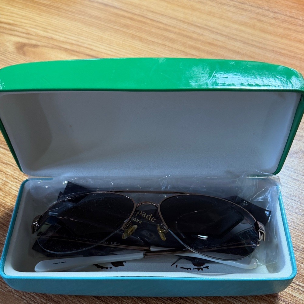 Kate Spade Aviator Sunglasses with case and lense cloth - Picture 12 of 14